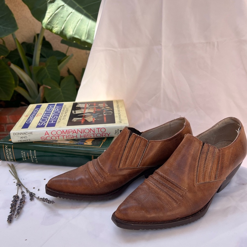 Vintage (90’s) Guess by Georges Marciano western booties